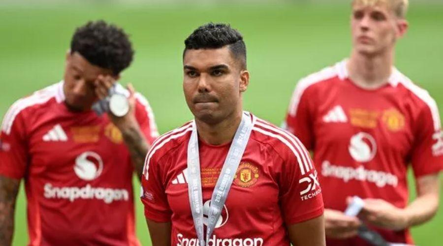 Man United Fans' Chant Sends Casemiro a Clear Message During Brentford Victory