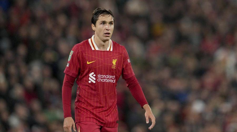 Slot Provides Chiesa Injury Update Ahead of Liverpool vs Palace Clash